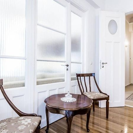 Neoclassical Apartment With 3 Bedrooms In Piraeus Buitenkant foto