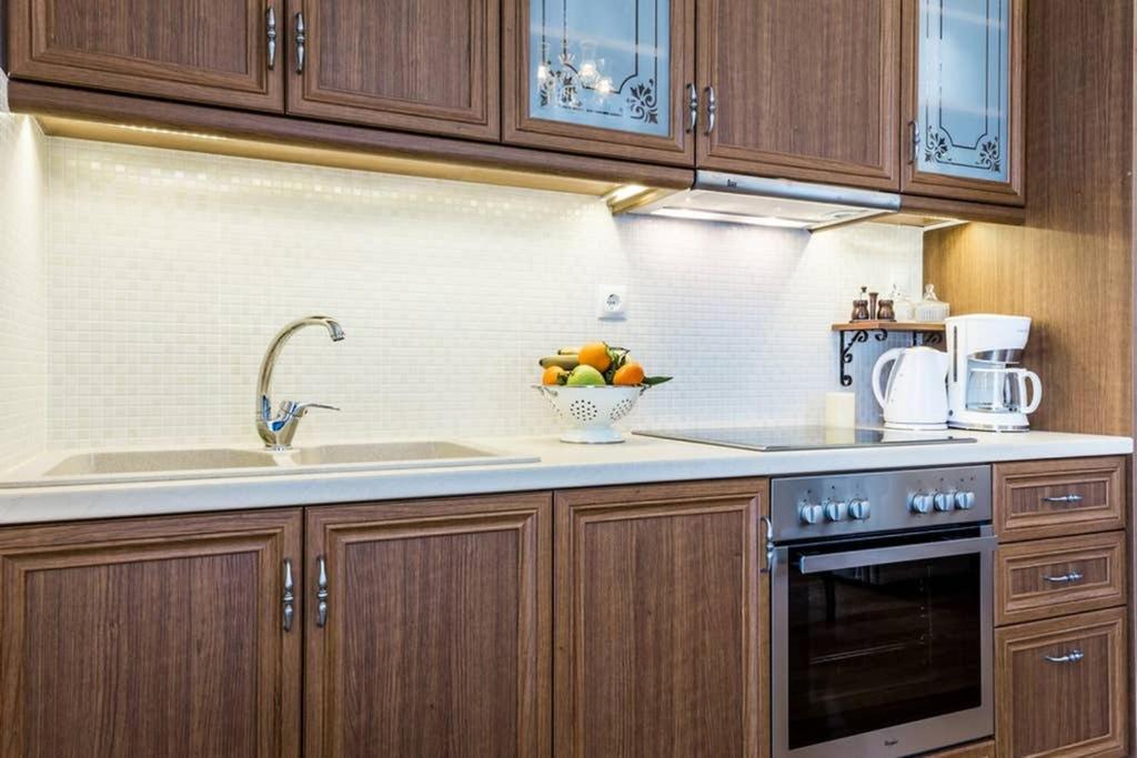 Neoclassical Apartment With 3 Bedrooms In Piraeus Buitenkant foto