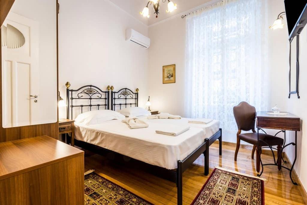 Neoclassical Apartment With 3 Bedrooms In Piraeus Buitenkant foto