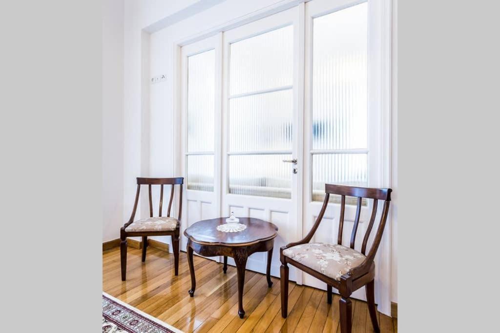 Neoclassical Apartment With 3 Bedrooms In Piraeus Buitenkant foto
