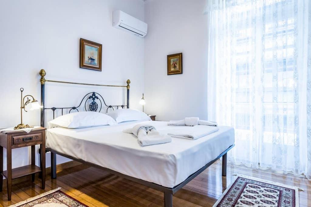 Neoclassical Apartment With 3 Bedrooms In Piraeus Buitenkant foto