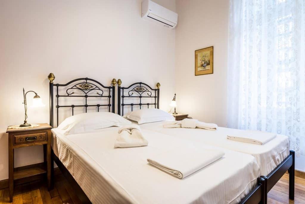 Neoclassical Apartment With 3 Bedrooms In Piraeus Buitenkant foto