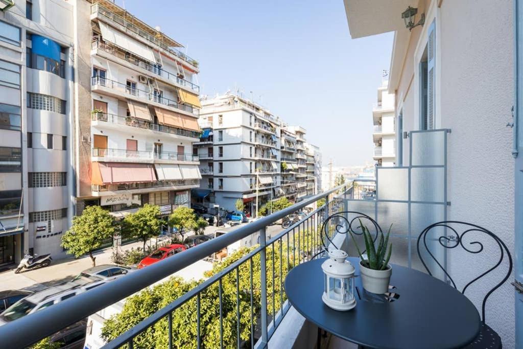 Neoclassical Apartment With 3 Bedrooms In Piraeus Buitenkant foto