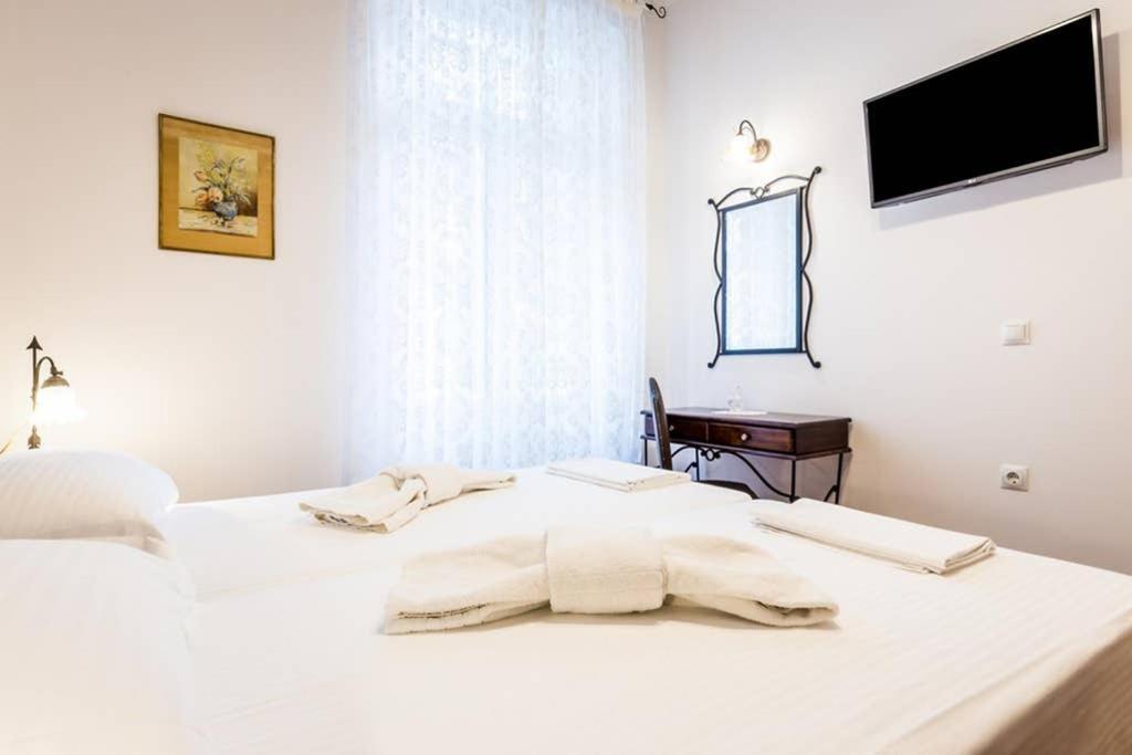 Neoclassical Apartment With 3 Bedrooms In Piraeus Buitenkant foto
