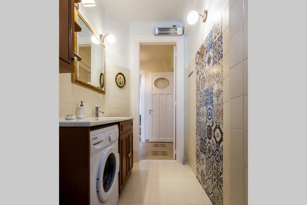 Neoclassical Apartment With 3 Bedrooms In Piraeus Buitenkant foto