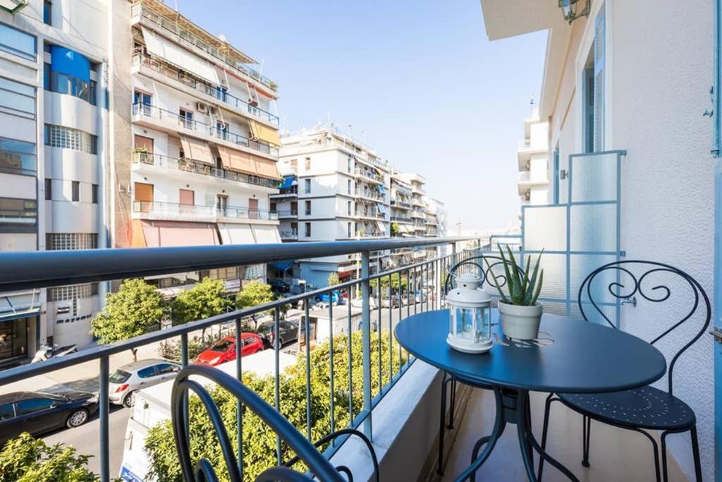 Neoclassical Apartment With 3 Bedrooms In Piraeus Buitenkant foto
